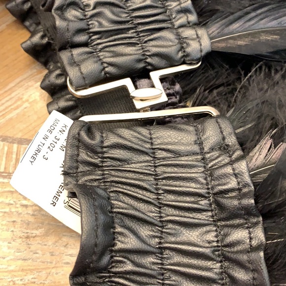 Kikiriki feather belt size medium excellent - Picture 6 of 7